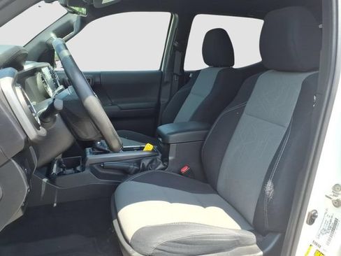Used 2020 Toyota Tacoma TRD Sport w/ Technology Package AWD/4WD image 18