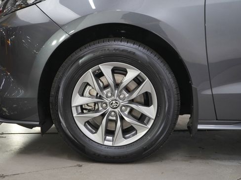 Used 2025 Toyota Sienna XLE w/ XLE Plus Package AWD/4WD image 29