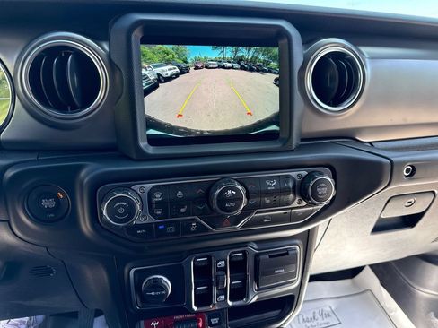 Used 2022 Jeep Wrangler Unlimited Rubicon 4xe w/ Cold Weather Group AWD/4WD image 22