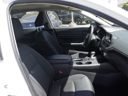 Used 2024 Nissan Altima 2.5 S FWD image 18