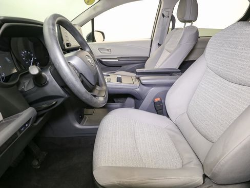 Certified 2023 Toyota Sienna LE image 41