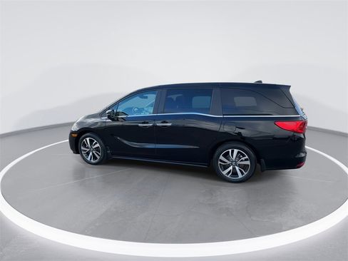 Certified 2024 Honda Odyssey Touring image 8