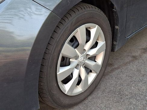 Used 2016 Toyota Corolla LE image 10