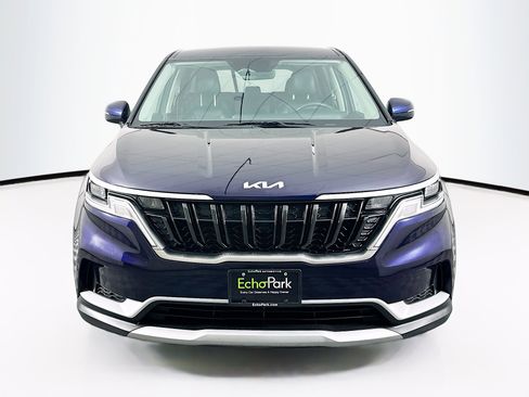 Used 2024 Kia Carnival LX image 2