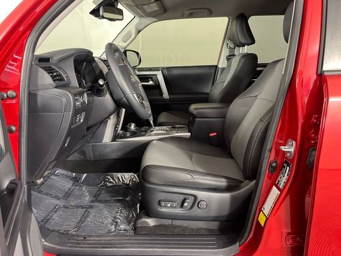 Used 2022 Toyota 4Runner SR5 Premium image 11