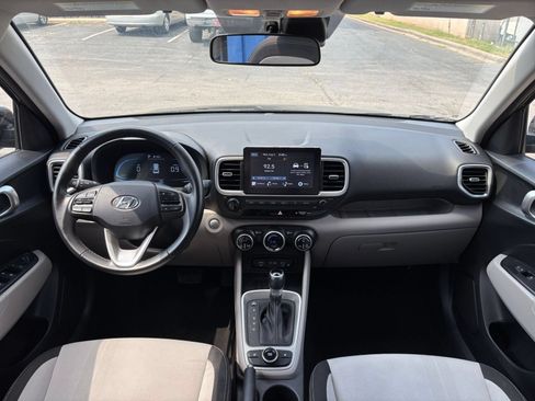 Used 2026 Hyundai Venue SEL FWD image 28