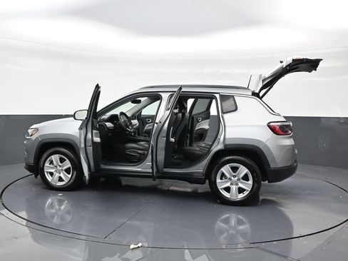 Used 2022 Jeep Compass Latitude FWD image 31