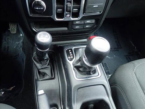 Used 2023 Jeep Wrangler Unlimited AWD/4WD image 21
