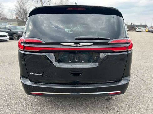 Used 2026 Chrysler Pacifica Select image 6