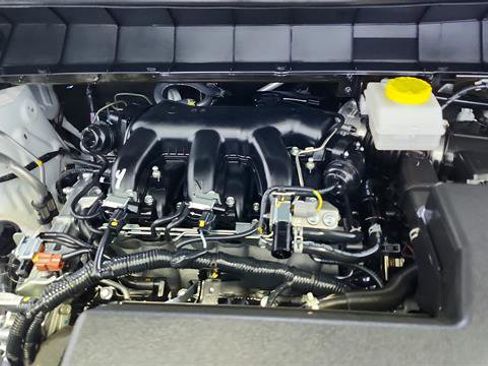 Certified 2025 Nissan Pathfinder Platinum FWD image 37