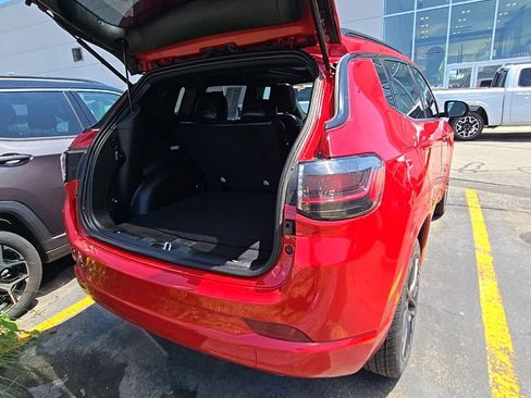 Certified 2022 Jeep Compass Limited w/ (RED) Package AWD/4WD image 11