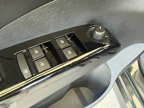 Used 2018 Chevrolet Sonic LT FWD image 10