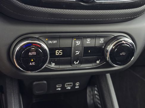 Used 2022 Chevrolet TrailBlazer LT w/ Convenience Package FWD image 19