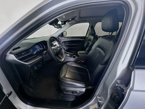 Used 2023 Jeep Grand Cherokee 4WD 4xe image 13