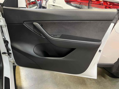 Used 2021 Tesla Model Y Long Range image 74