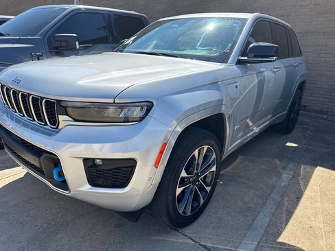 Used 2023 Jeep Grand Cherokee Overland w/ Luxury Tech Group IV AWD/4WD image 1
