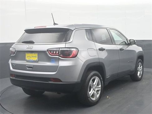 Used 2023 Jeep Compass Sport image 7