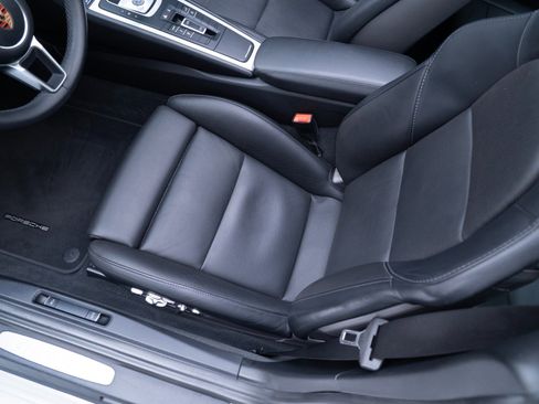 Certified 2018 Porsche 911 Targa 4S image 17