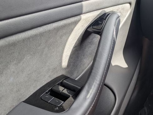 Used 2018 Tesla Model 3 Long Range RWD image 22