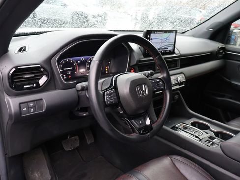 Certified 2025 Honda Pilot Black Edition image 17
