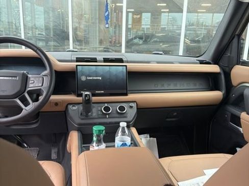 Used 2025 Land Rover Defender 110 X-Dynamic SE image 25
