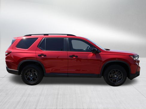 Used 2025 Honda Pilot TrailSport image 8