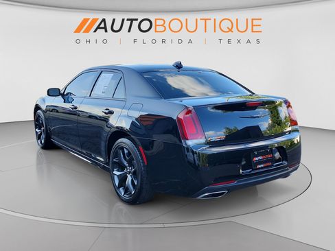 Used 2023 Chrysler 300 Touring L w/ Safetytec Plus Group RWD image 3