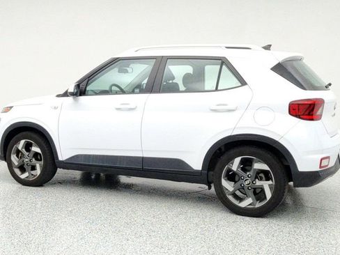 Used 2021 Hyundai Venue SEL w/ Cargo Package image 7