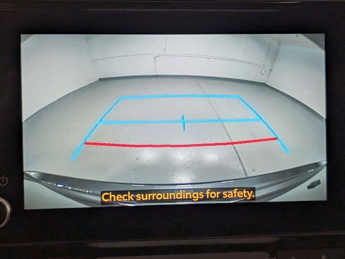 Used 2023 Toyota Highlander XLE image 28