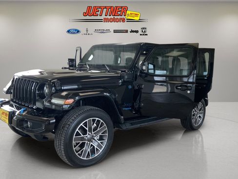 Used 2022 Jeep Wrangler Unlimited Sahara AWD/4WD image 5