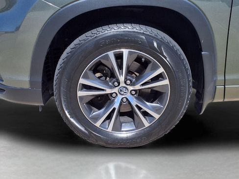 Certified 2016 Toyota Highlander XLE AWD/4WD image 11