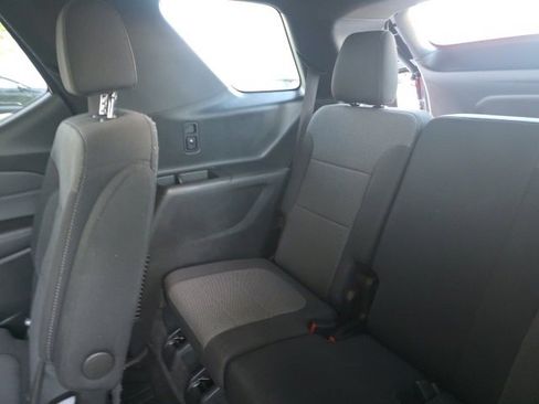 Used 2022 Chevrolet Traverse LT image 16