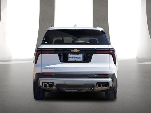 Used 2025 Chevrolet Traverse LT FWD image 5