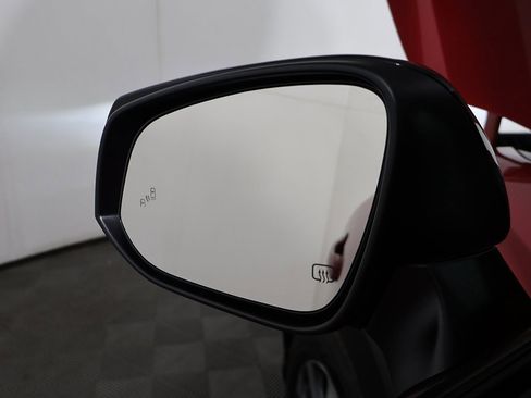 Used 2025 Toyota Corolla Cross XLE image 33