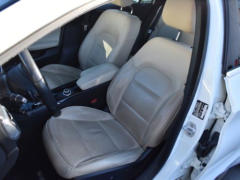 Used 2017 INFINITI QX30 Premium w/ Navigation Package image 29