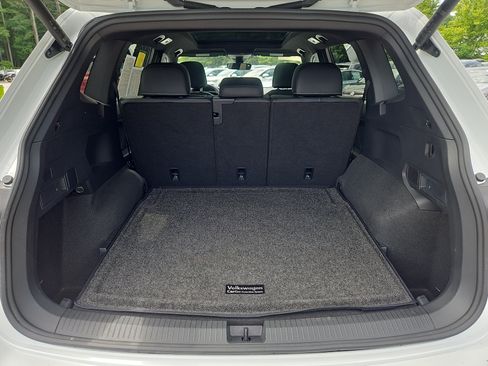 Certified 2024 Volkswagen Tiguan SE R-Line AWD/4WD image 34