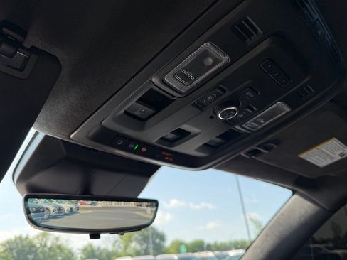 Used 2022 Cadillac Escalade Sport Platinum w/ LPO, ONYX Package AWD/4WD image 20