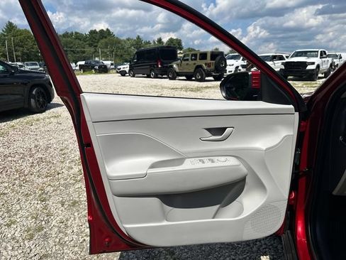 Used 2025 Hyundai Kona SEL FWD image 21