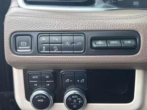 Used 2021 GMC Yukon XL Denali AWD/4WD image 14