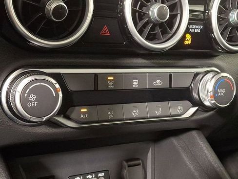 Used 2024 Nissan Sentra SV FWD image 17