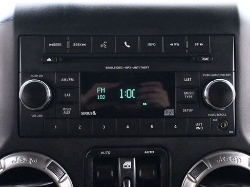 Used 2018 Jeep Wrangler Unlimited Altitude image 26