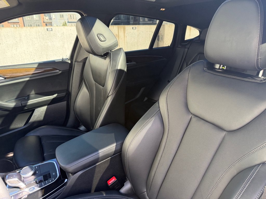 Used 2022 BMW X4 xDrive30i AWD/4WD image 16