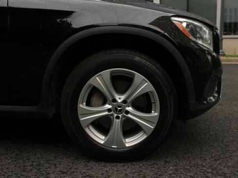 Used 2017 Mercedes-Benz GLC 300 4MATIC w/ Premium 1 Package image 4