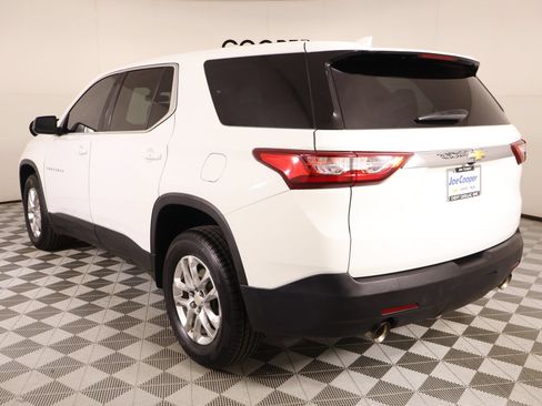 Used 2021 Chevrolet Traverse LS FWD image 22