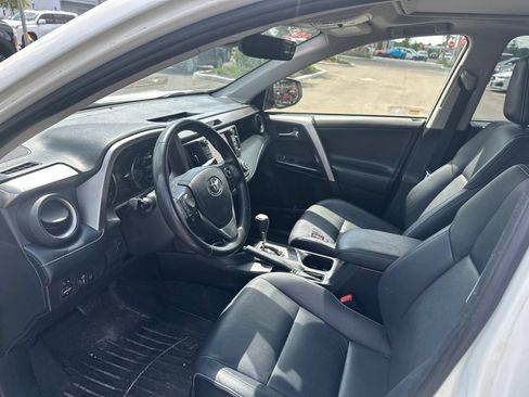 Used 2018 Toyota RAV4 Limited FWD image 12