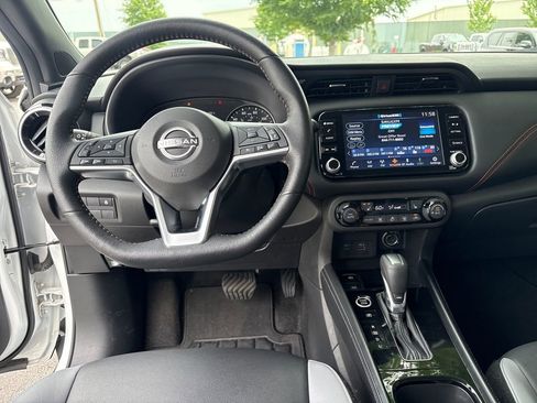 Used 2023 Nissan Kicks SR w/ SR PREMIUM PACKAGE w/ SR Premium Package FWD image 29