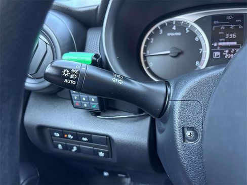 Used 2022 Nissan Kicks S image 29