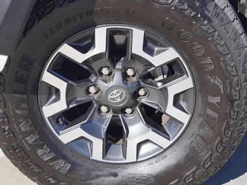 Used 2023 Toyota Tacoma TRD Off-Road image 15