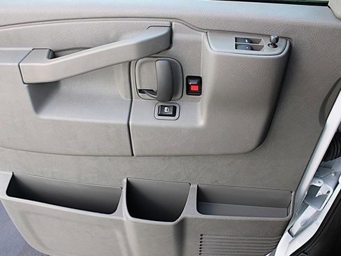 Used 2025 Chevrolet Express 2500 Extended w/ Communications Package image 24