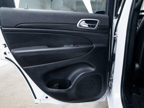 Used 2022 Jeep Grand Cherokee Laredo X image 20